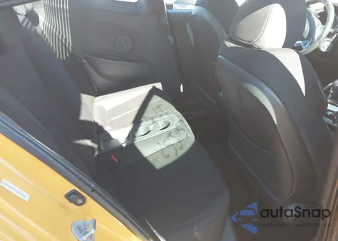 2012 Hyundai Veloster Base W/Black z USA, uszkodzony, nr VIN KMHTC6AD1CU046678